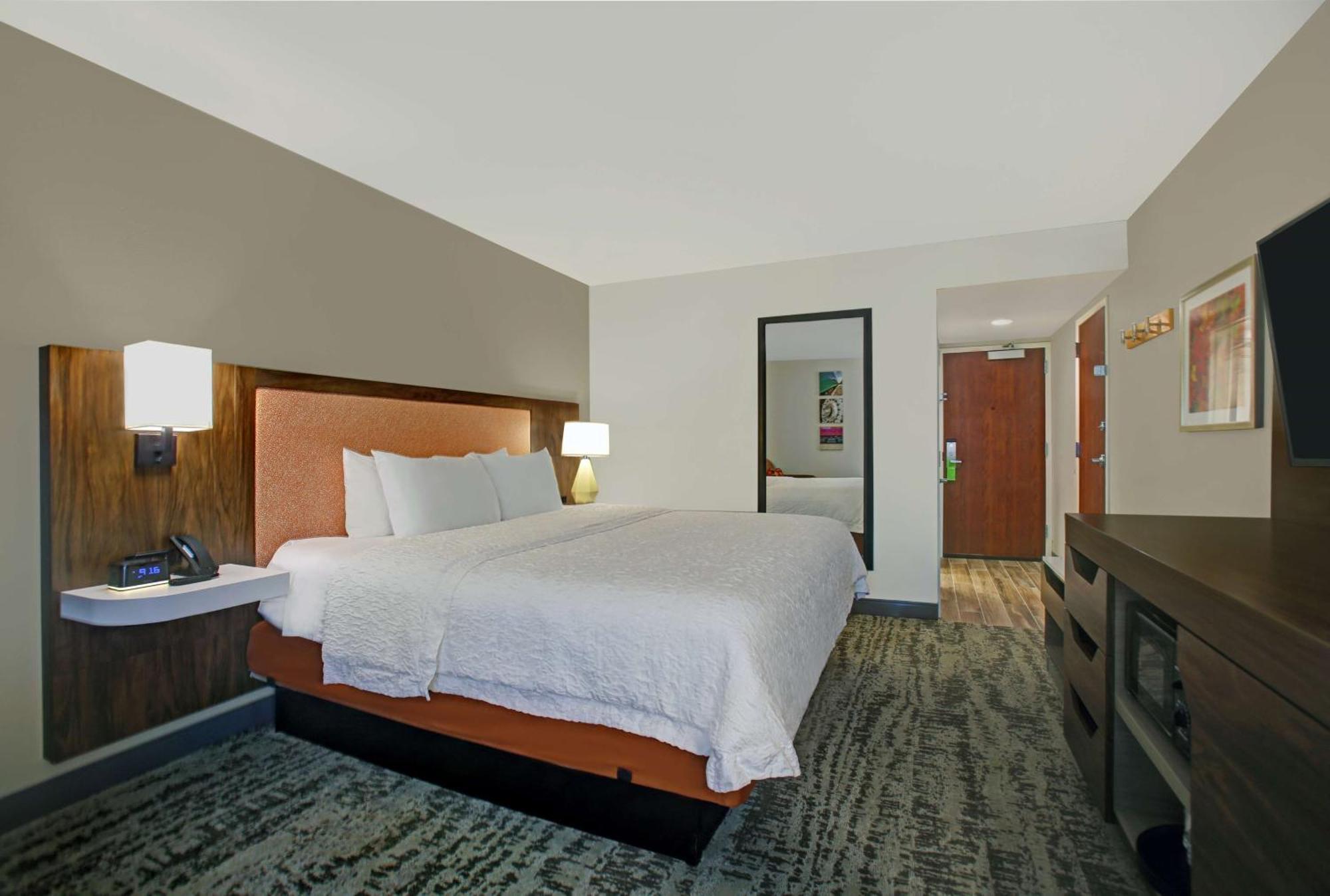 Hampton 3*