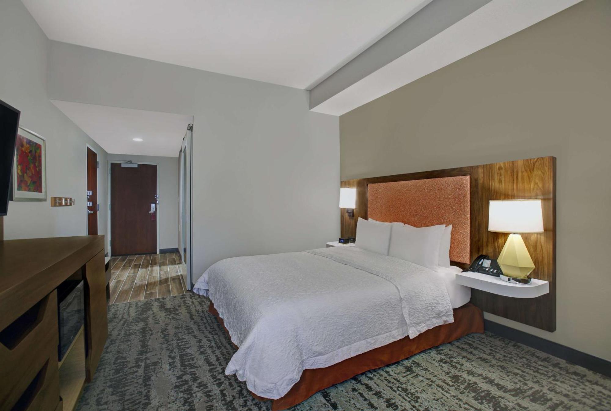 Hotel Hampton 3*