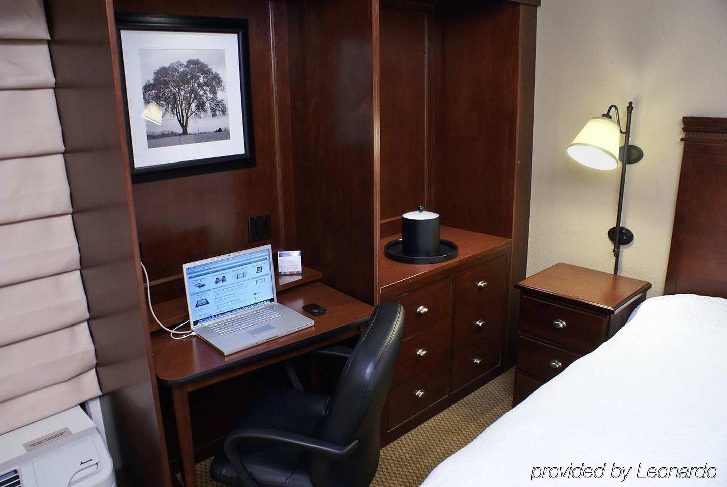 Hampton Hotel 3*